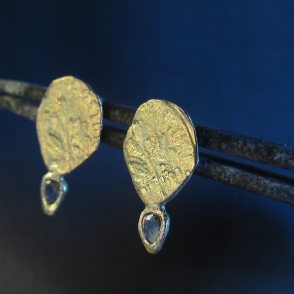Gold diamonds earrings. - Picture 5 of 10